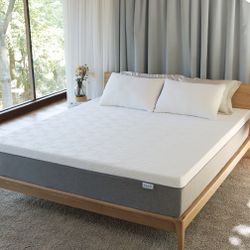 New In Box, Novilla  King Mattress, 10 Inch Gel Memory Foam