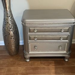 Beautiful Nightstand/side Table