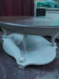 3 piece set Realyn oval coffee table and 2 end tables