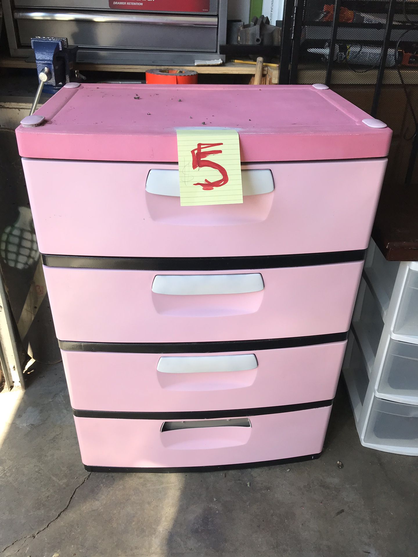 4 plastic pull out drawers