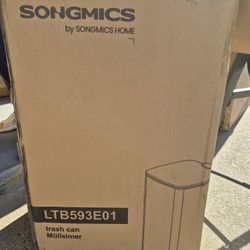 SONGMICS LTB593E01 trash can 8-gallon (30 L) stainless steel pedal