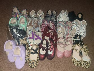 Girls size 2/3 year Monkey Feer Shoes
