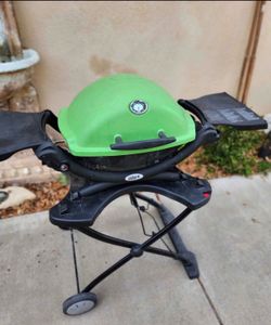 Weber Q 1200 Portable Gas Grill with Stand