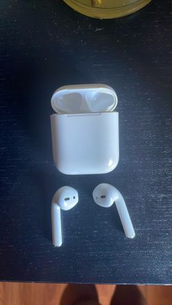 AirPods 1st Generation (READ DESCRIPTION)