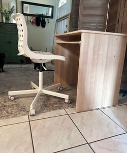 Compact computer desk and IkEA chairs . FIRM PRICE!