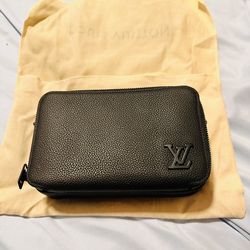 Lv Alpha Wearable Wallet