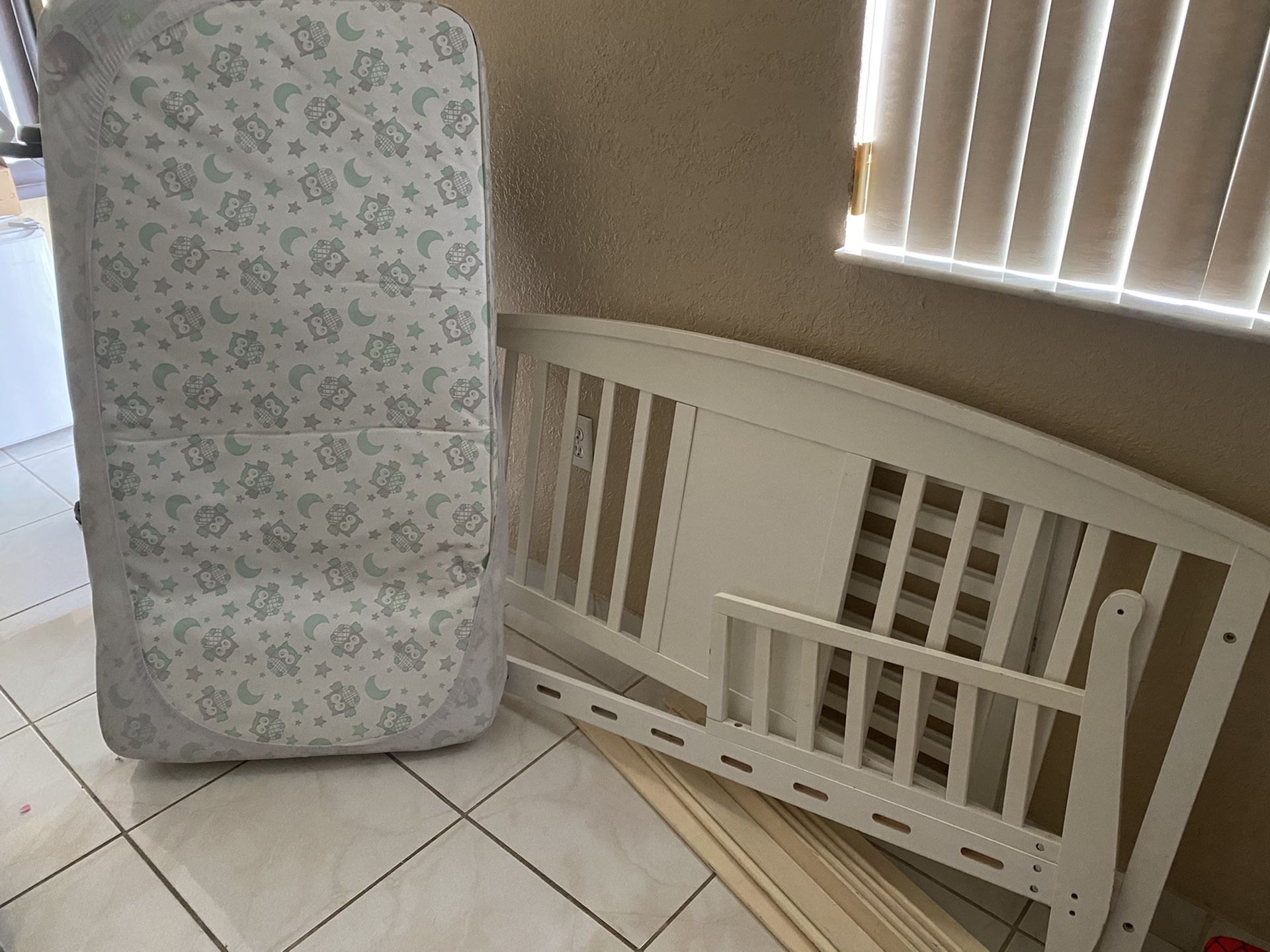 Toddler Bed with Guardrail