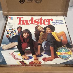 Vintage twister board game, 1993 in box Milton Bradley  