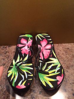 Flower wedge shoe Size 7-8