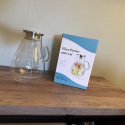 Glass pitcher with lid