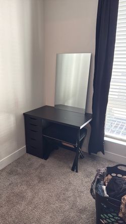Vanity w mirror and chair