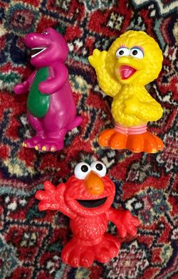 VINTAGE SESAME STREET FIGURES COLLECTIBLE LOT OF 3 toys. Pre owned