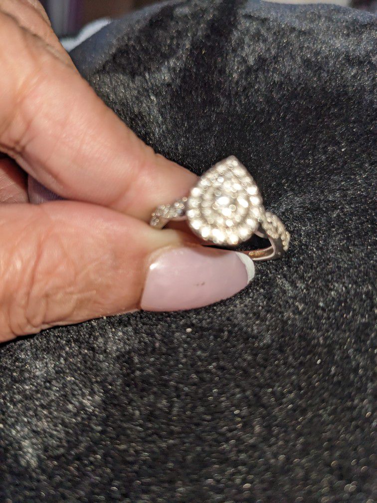 Sparkling Diamond Teardrop Ring