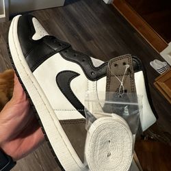 Jordan 1 Dark Mocha 
