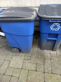 2 X Rubbermaid Commercial BRUTE 50-gallon recycling rollout container $250 New Each
