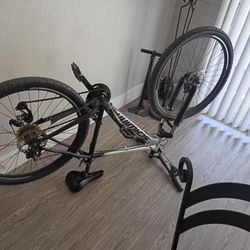 Schwinn Mountain Bike 26 In 19 Inch Frame