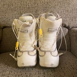 Burton Snowboarding Boots Women’s Size 6 TrueFit