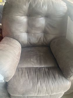 Comfortable Gray Recliner Chair – Like New