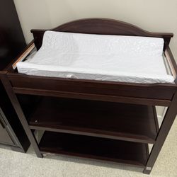 Graco Changing Table with Water-Resistant Changing Pad (Espresso) – GREENGUARD Gold Certified, Multi Storage Nursery Changing Table for Infants and Ba