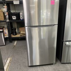 Insignia Top Freezer 