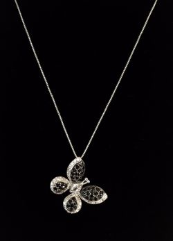 Silver butterfly necklace (New)