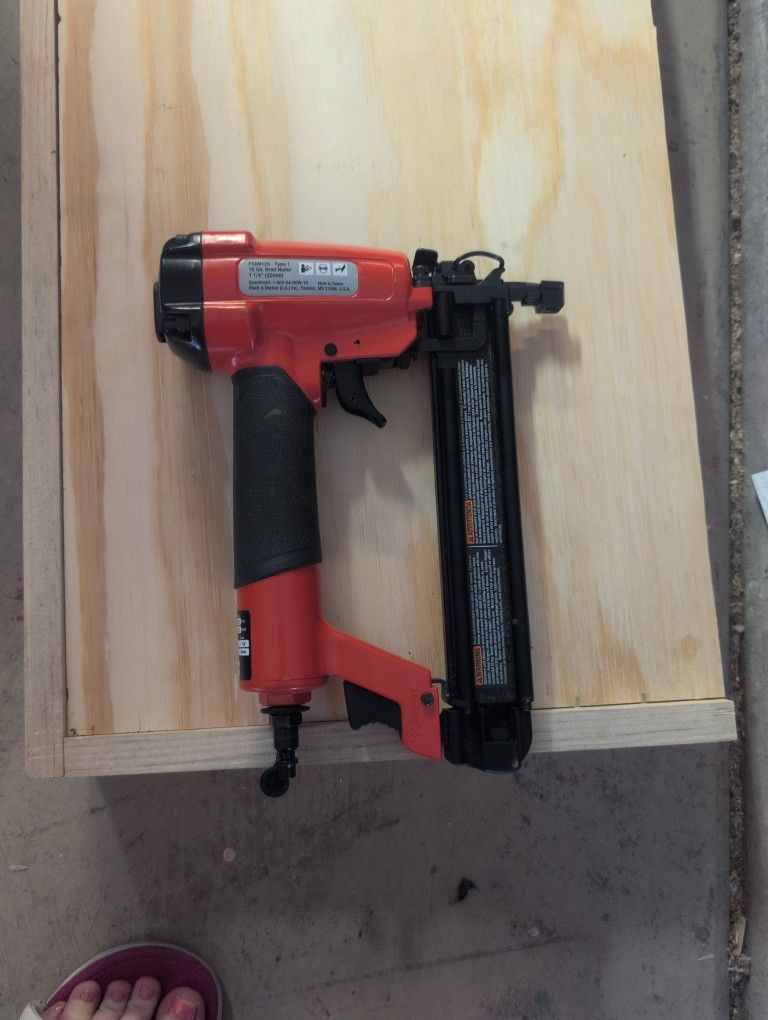 Black And Decker 1 1/4" Brad Nailer 18g