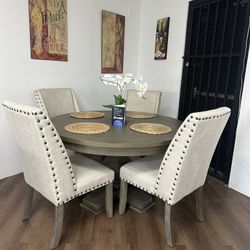 Round Dining Table 