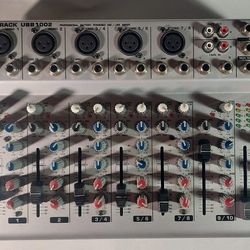 Behringer URB 1002 professional Battery Powered Mixer