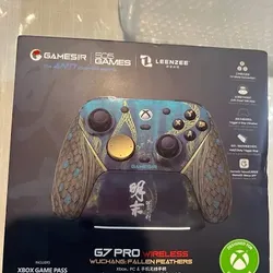 Xbox Series X Controller with Dock *Open Box Never Used*