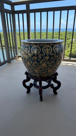 Oriental Green and Gold Decorative Pot on wooden stand