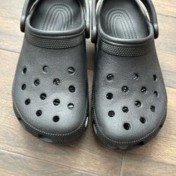 Women’s Crocs Size 8