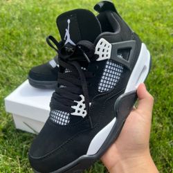 aj4 white thunders 