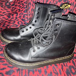Dr. Martens kids Size 2