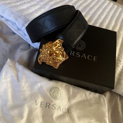 Versace Belt Men’s Size 40 Black And Gold 
