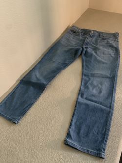 Slim-fit blue Jeans.