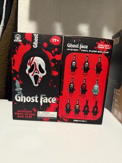 Ghost face vinyl plush bag clip