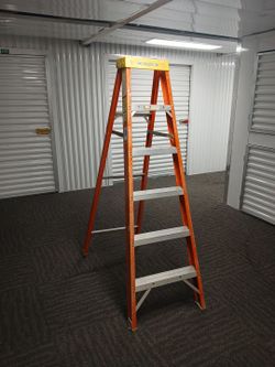 Werner 6 ft step ladder 300 lbs very good cond