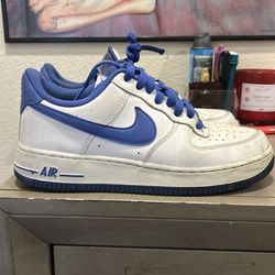 Air Force 1’s white and blue colorway