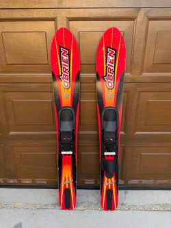 O'Brien Amigo Sport Cut Combo Water Skis with Adjustable Bindings