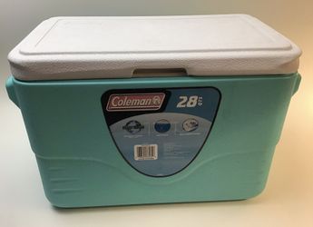 Coleman cooler 28 quarts with removable reverse lid for mini table beverage holder (pending cleaning now, will update picture after)