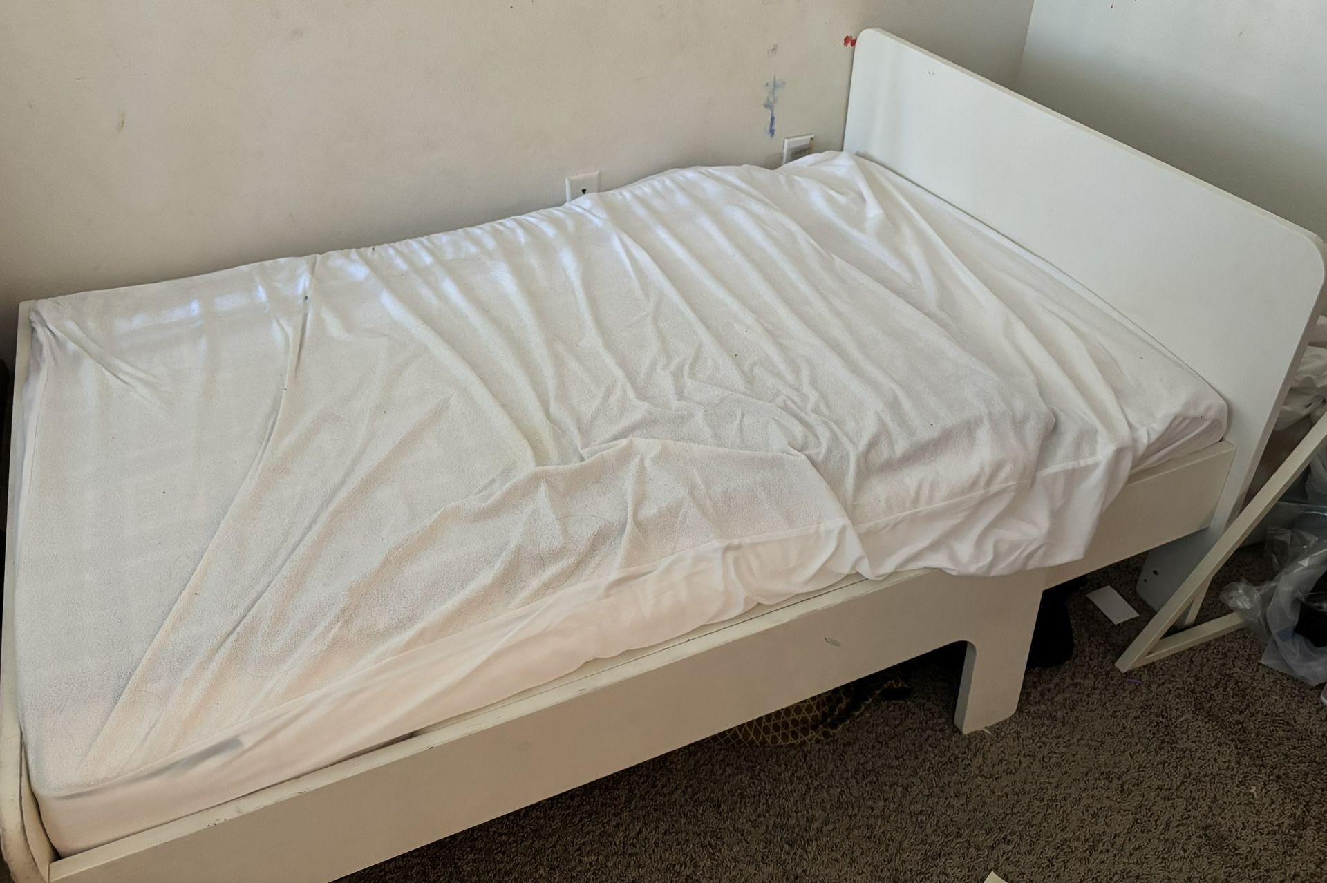 Free- Adjustable Twin Size Bed(mattress Not Included)