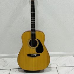 Yamaha F35 Acoustic Guitar  Condition like new