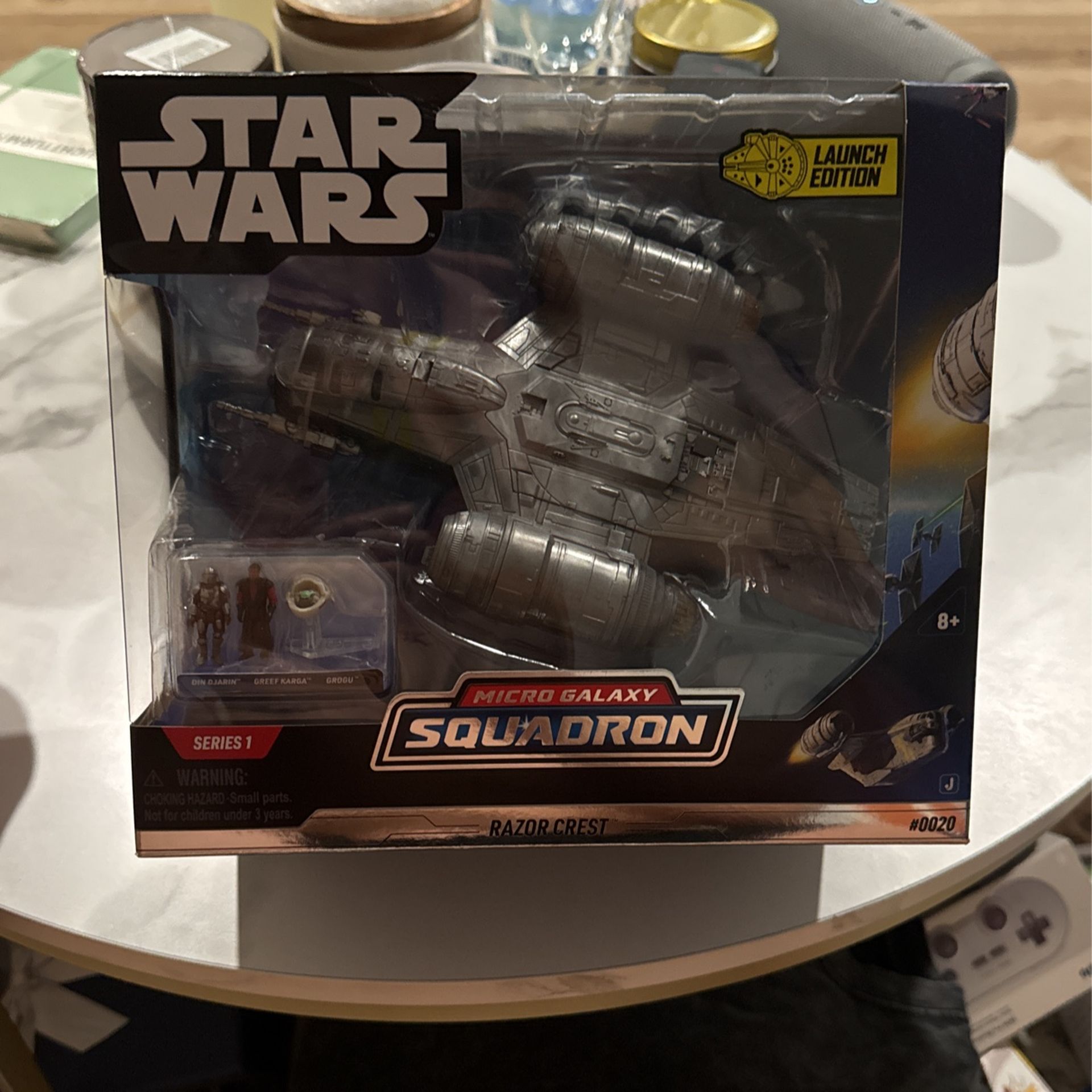 Star Wars Micro Galaxy Squadron Starship Class Deluxe Razor Crest ARVALA-7 Scavenged with 1-Inch Din Djarin, Kuiil and Off-World Jawa SWJ0030 Multicol
