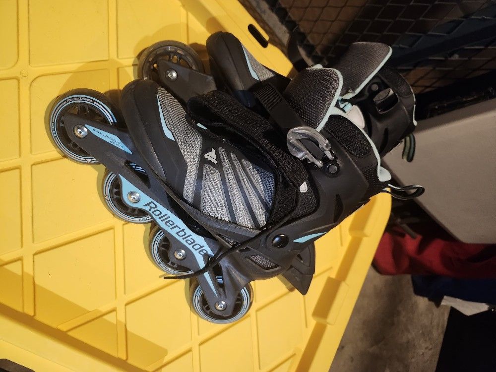 Skates Size 7