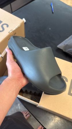 Yeezy Slide Dark Onyx Size 6, 7, 8, 9, 11, 12