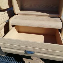 Es La Cajonera Y 2 Buros Y 2 Lamparitas 