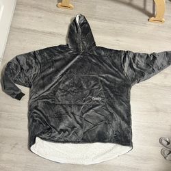 THE COMFY Original Oversized Microfiber & Sherpa Wearable Hoodie Blanket One SZ