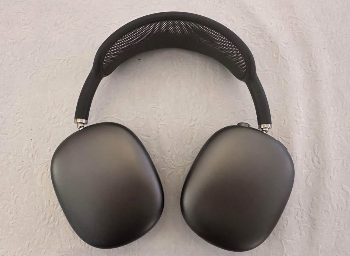 Apple AirPods Max Wireless Over-Ear Headset - Space Gray (Model A2096)