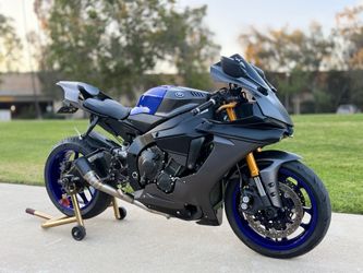 2018 YAMAHA R1 CLEAN TITLE IN HAND