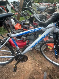 2 bikes 1 male 1 female